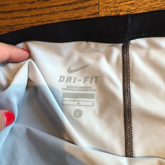 Nike Dri-Fit shorts/spandex - Picture 2 of 2